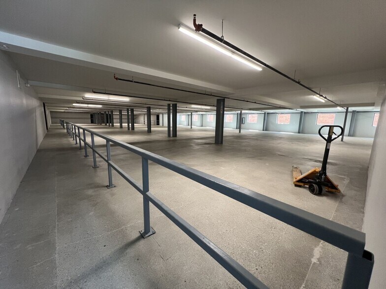 More Photos Of 4906 Alcoa Ave, Vernon Warehouse For Sale