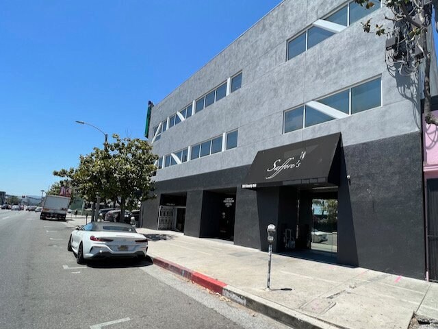 More Photos Of 7813-7815 Beverly Blvd, Los Angeles Office For Lease