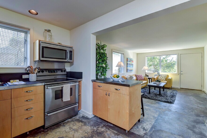 More Photos Of 1822 S King St, Seattle Apartments For Sale