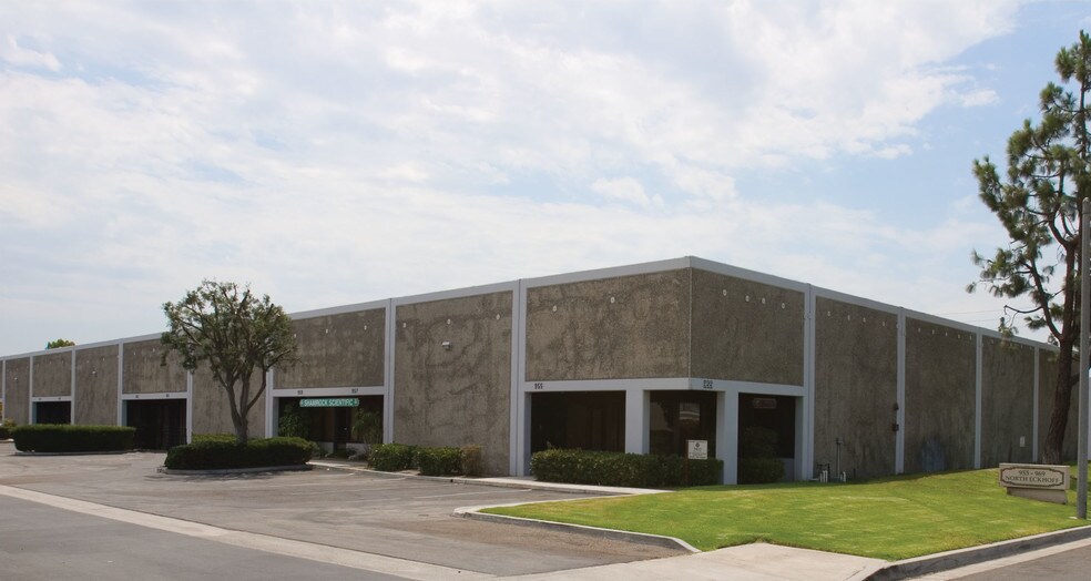 More Photos Of 955-969 N Eckhoff St, Orange Warehouse For Lease