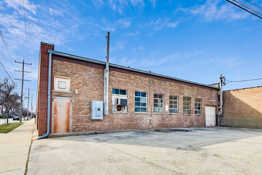 More Photos Of 8101 Ridgeway Ave, Skokie Warehouse For Sale