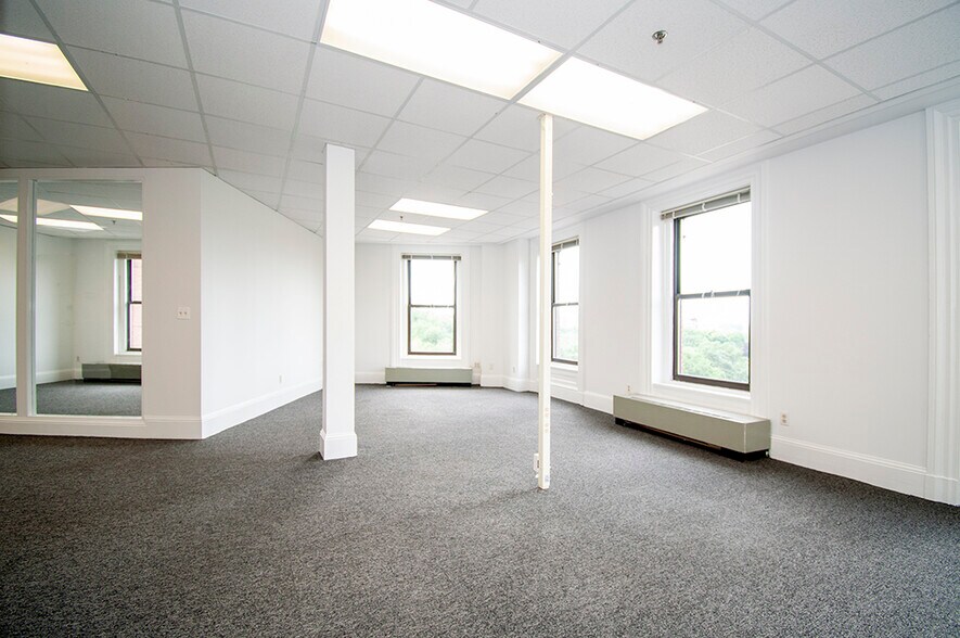 More Photos Of 2 Park Plz, Boston Office For Lease