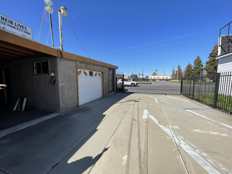 More Photos Of 1313 Brundage Ln, Bakersfield Office For Lease