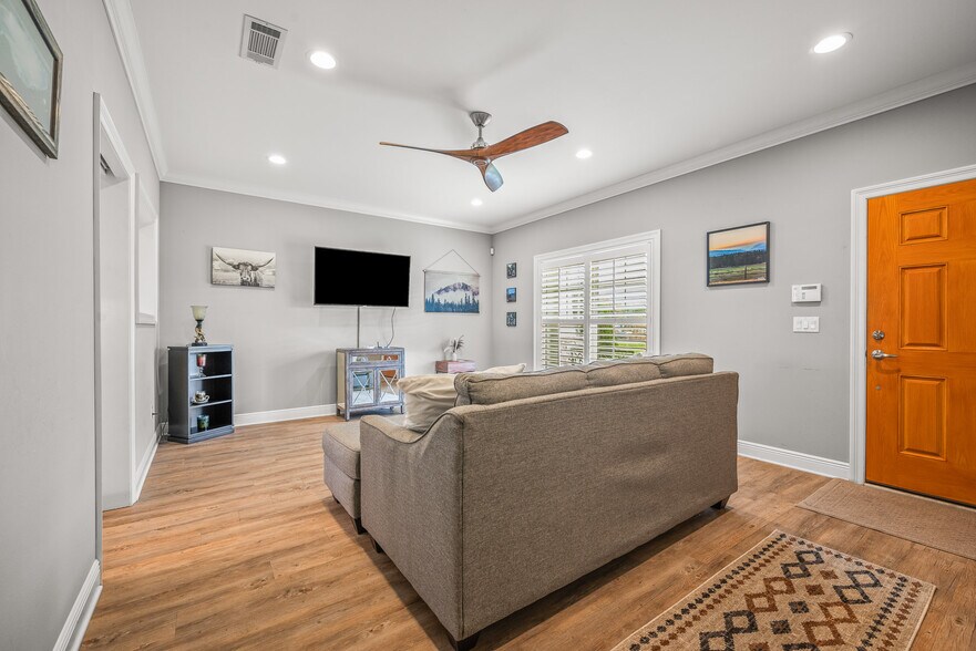 More Photos Of 10351 Chemstrand Rd, Pensacola Office For Sale