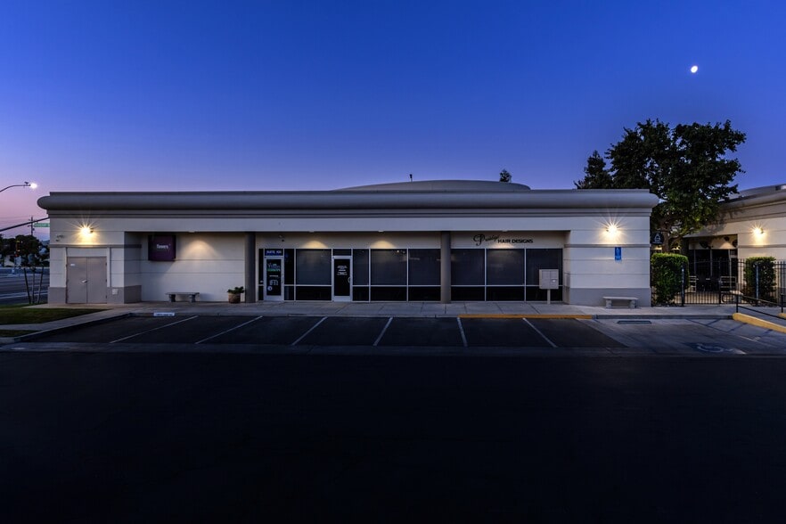 More Photos Of 3300 Truxtun Ave, Bakersfield Unknown For Lease