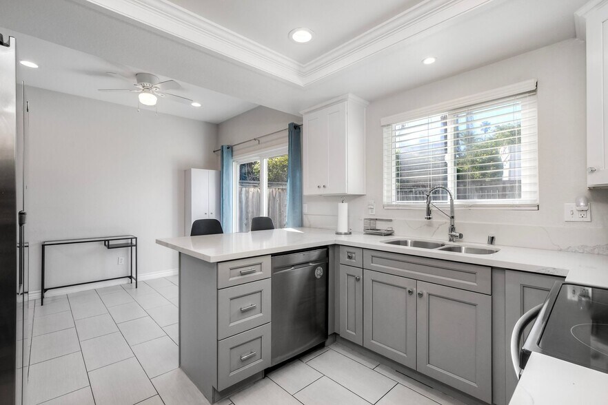 More Photos Of 6809 Corintia St, Carlsbad Multifamily For Sale
