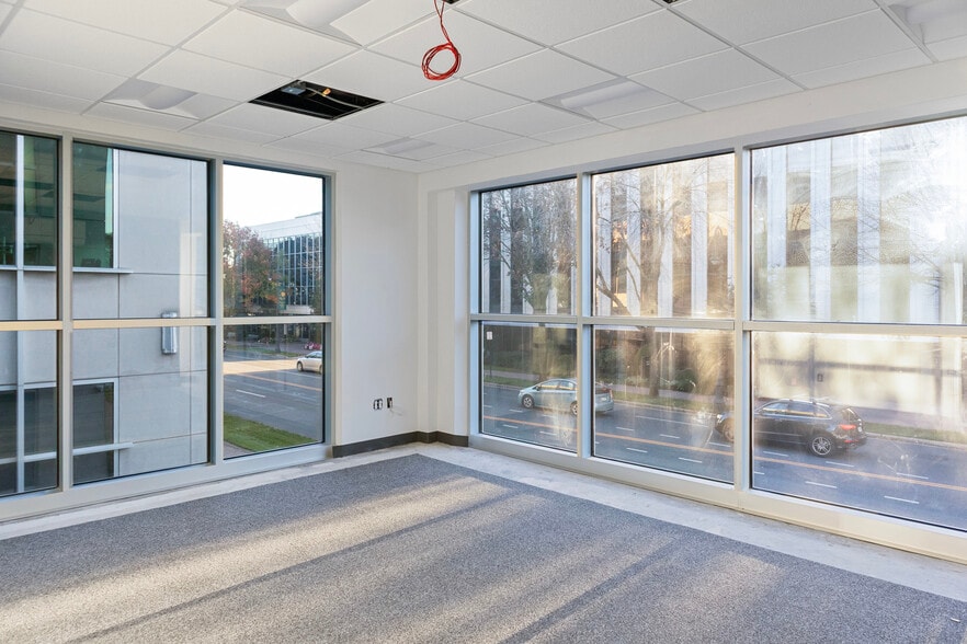 More Photos Of 1051 Franklin Ave, Garden City Office For Sale
