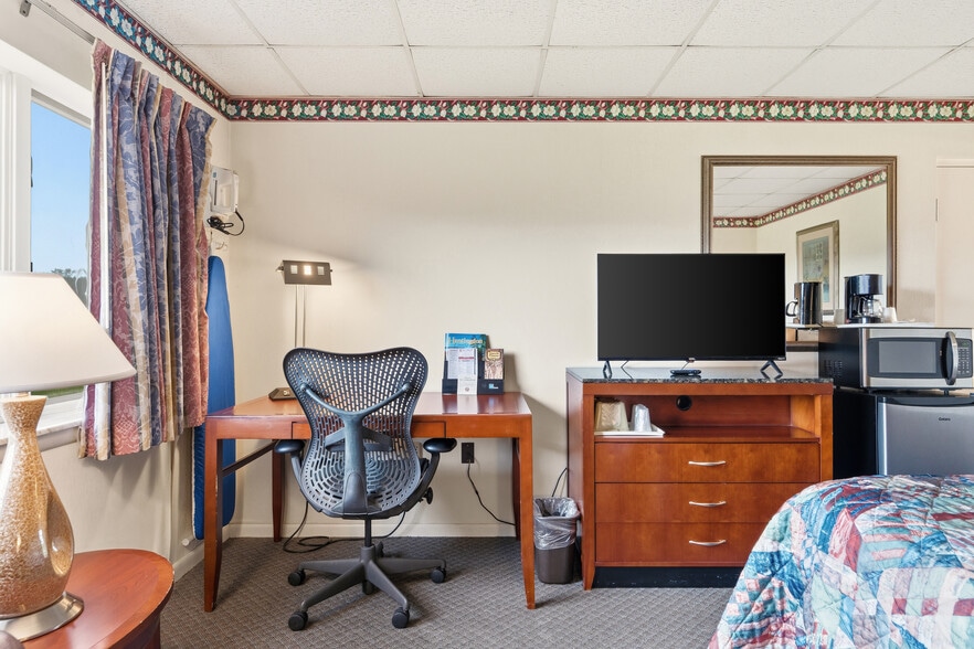 More Photos Of 6920 Motor Inn Dr, Huntingdon Hotel For Sale