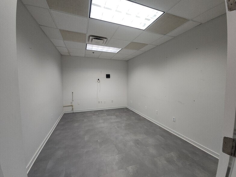 More Photos Of 333 1st St N, Jacksonville Beach Office For Lease