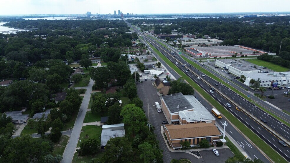 More Photos Of 6612 Arlington Expy, Jacksonville Schools For Lease