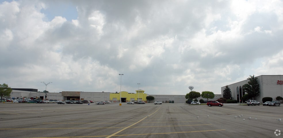 More Photos Of 654 Millcreek Mall, Erie Unknown For Lease