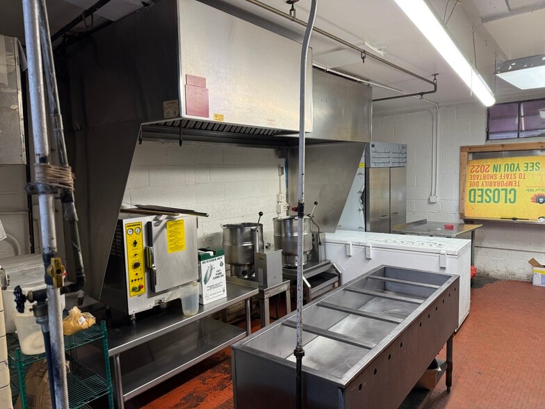 More Photos Of 545 W 9 Mile Rd, Ferndale Restaurant For Sale