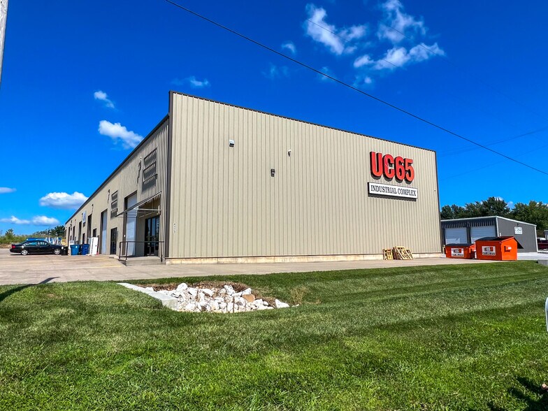 More Photos Of 4173 N 20th St, Ozark Warehouse For Lease