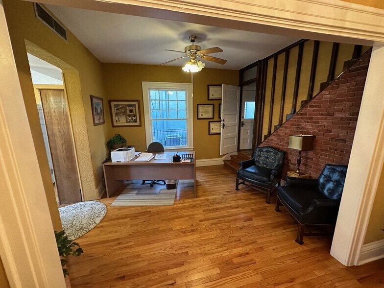 More Photos Of 1011 Montana Ave, El Paso Office For Sale