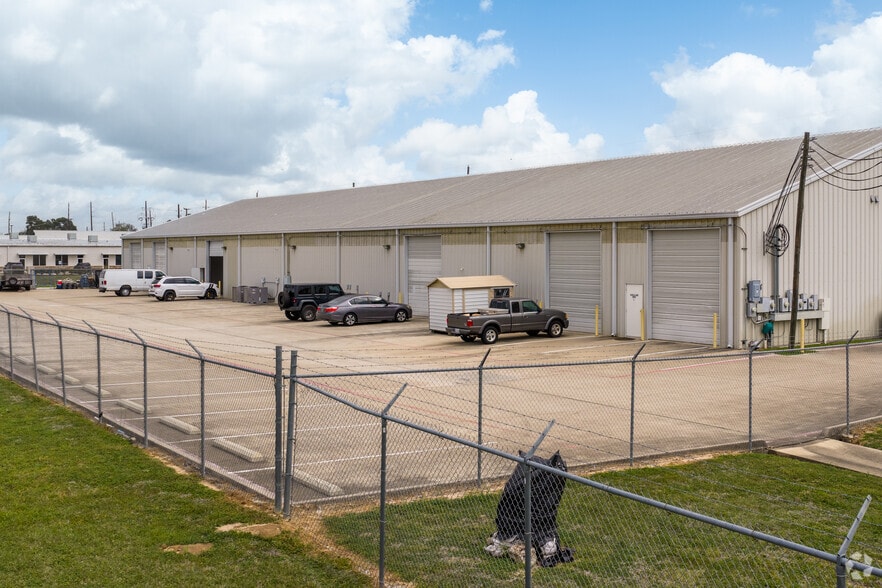 More Photos Of 16333 Mueschke Rd, Cypress Flex For Lease