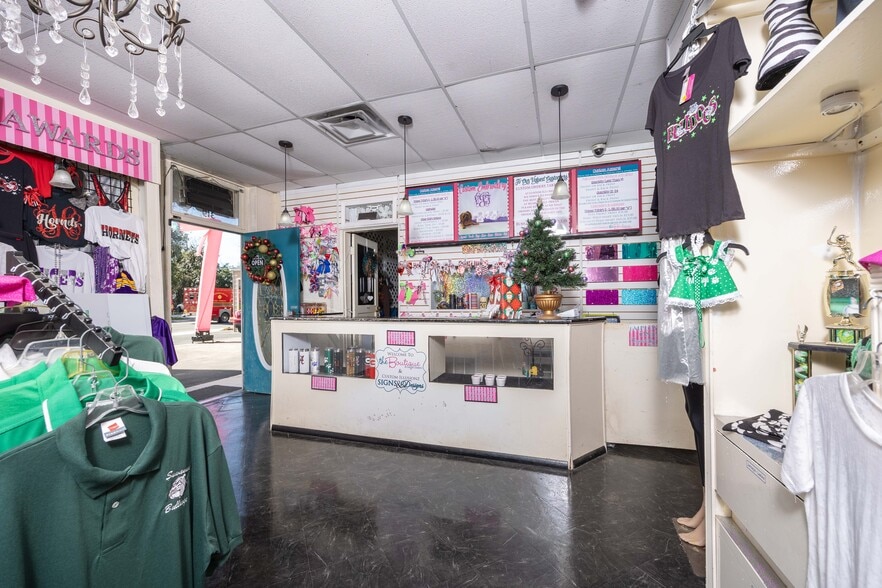 More Photos Of 319 E Howard St, Live Oak Storefront Retail Office For Sale