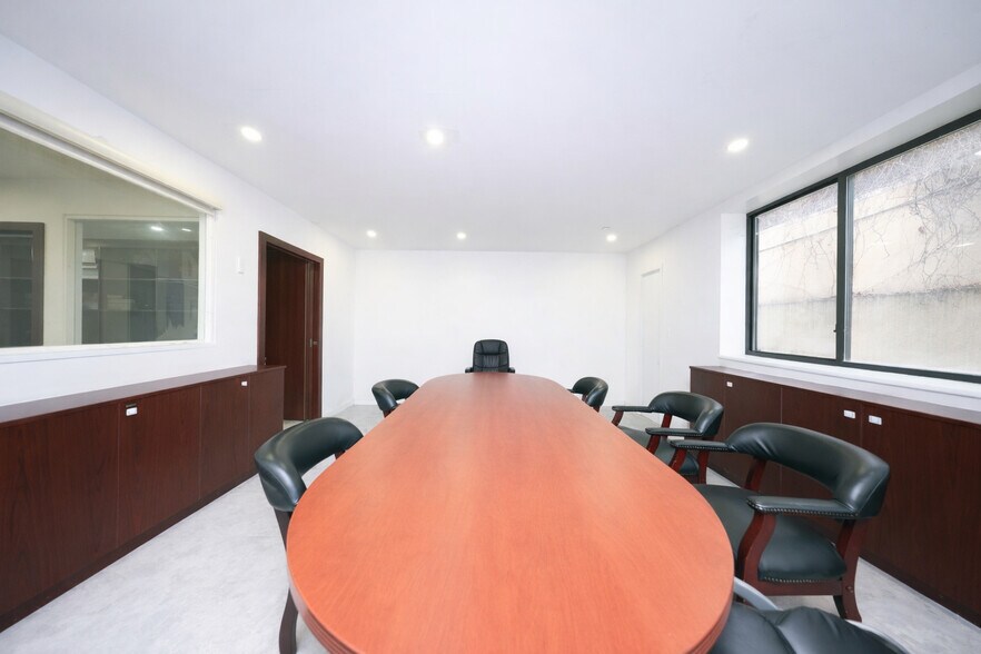 More Photos Of 5811 6th Ave, Brooklyn Office For Sale