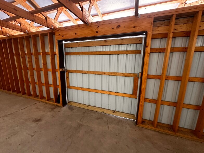 More Photos Of 522A S Main St, Broadway Flex For Sale