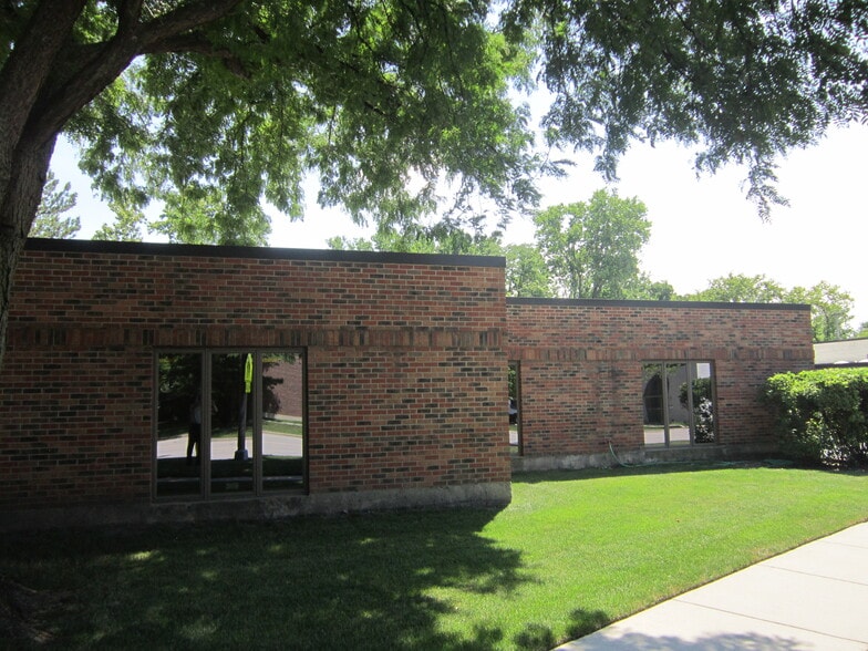 More Photos Of 1665-1695 Elk Blvd, Des Plaines Office For Lease