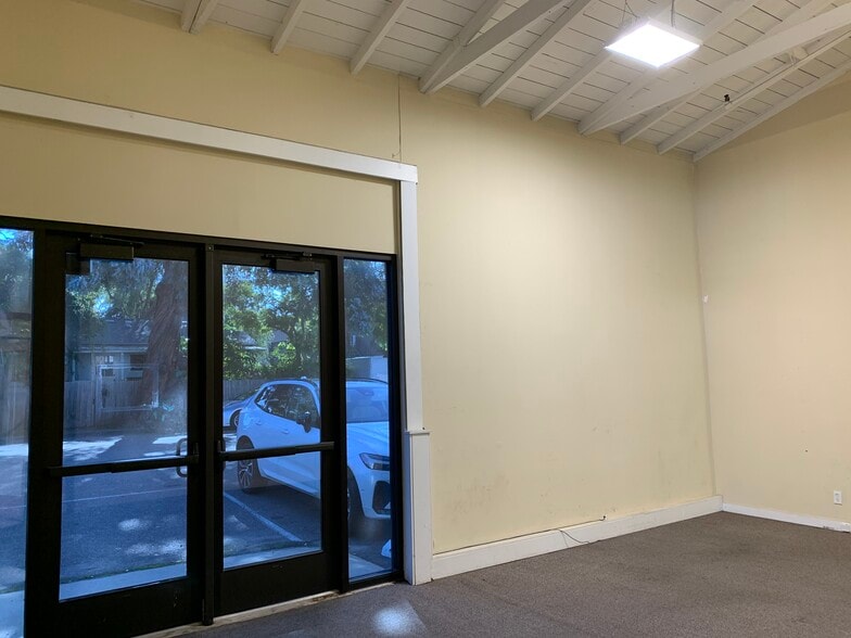 More Photos Of 555 Maple St, Carpinteria Warehouse For Lease