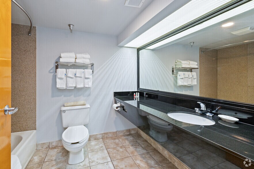 More Photos Of 480 E Miracle Strip Pky, Mary Esther Hotel For Sale