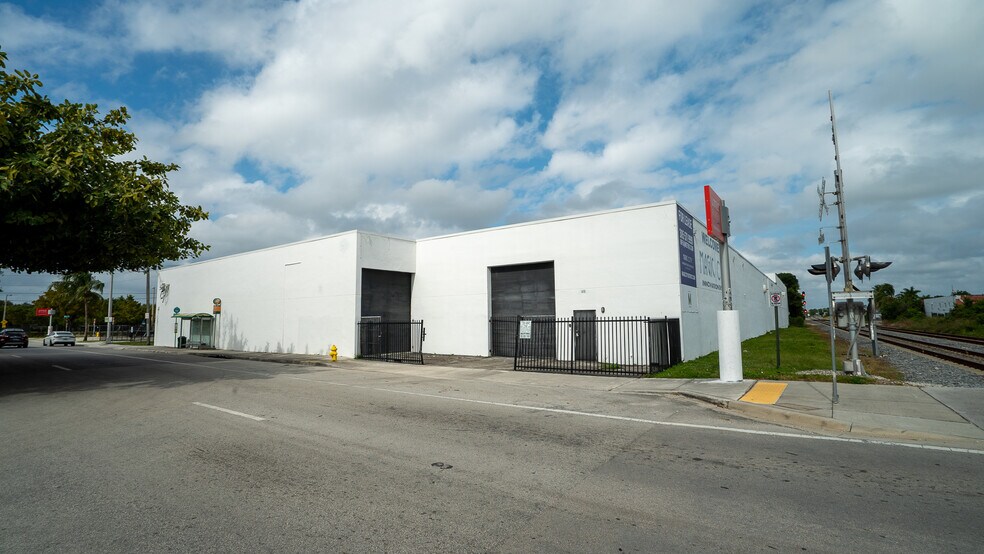 More Photos Of 415 NE 62nd St, Miami Warehouse For Lease