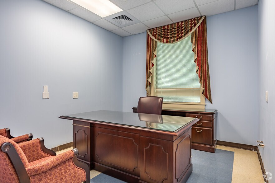 More Photos Of 7446 Covington Hwy, Lithonia Medical For Sale