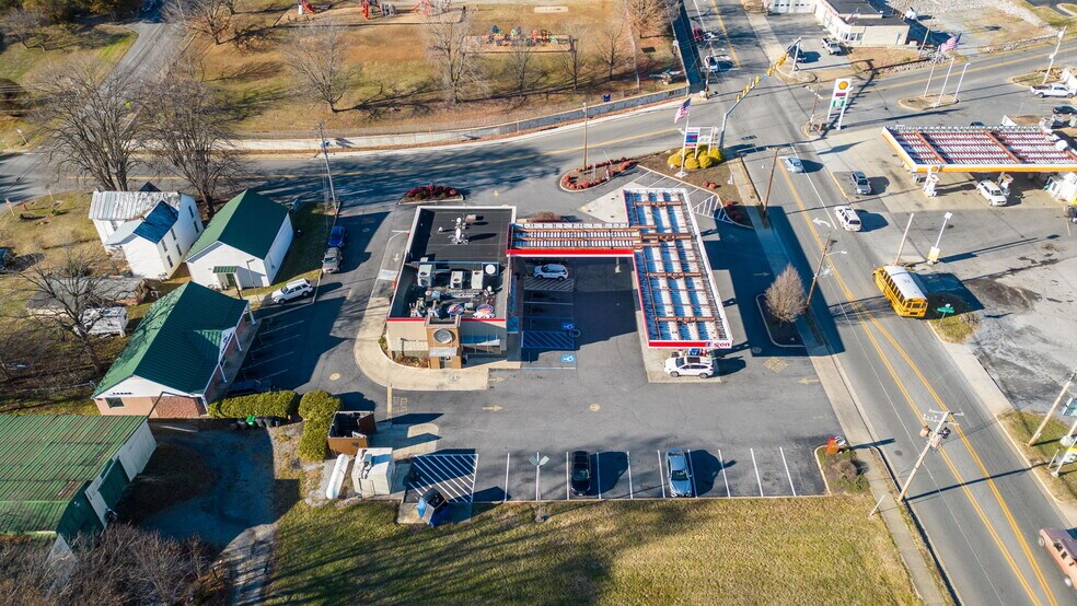 More Photos Of 601 4th St, Shenandoah Fast Food For Lease