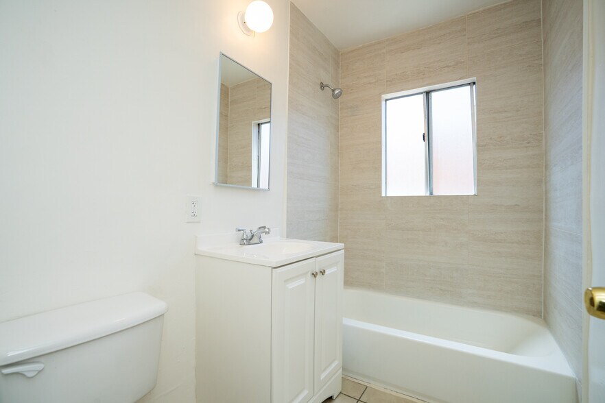 More Photos Of 1433 E 61st St, Los Angeles Apartments For Sale