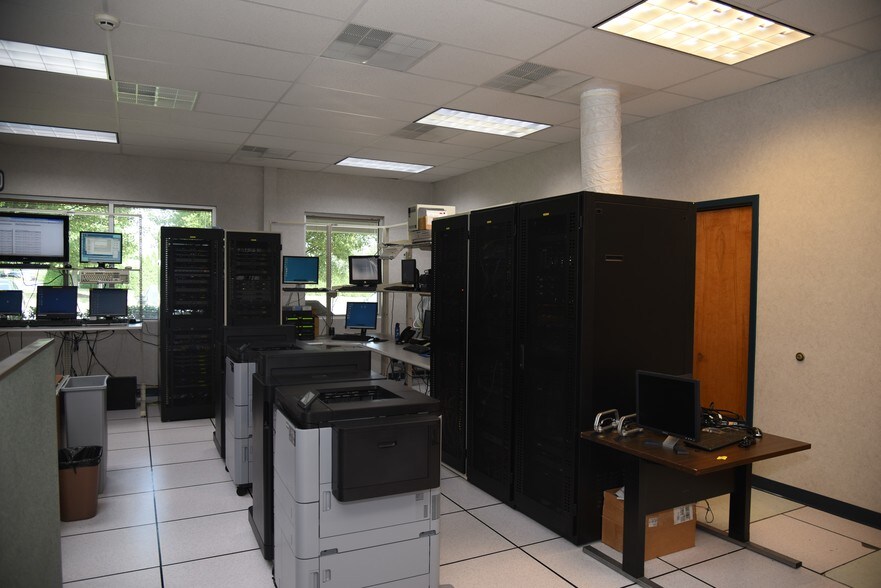 More Photos Of 131 Dawson Dr, Winchester Office For Lease