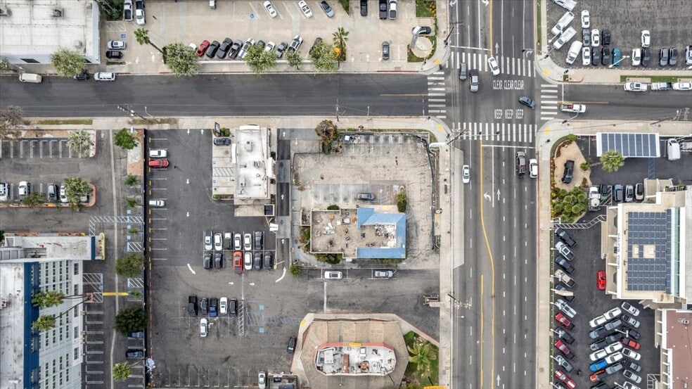 More Photos Of 15554 Roscoe Blvd, Van Nuys Fast Food For Lease