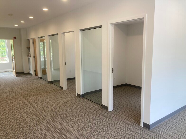 More Photos Of 46 Railroad Ave, Duxbury General Retail For Lease