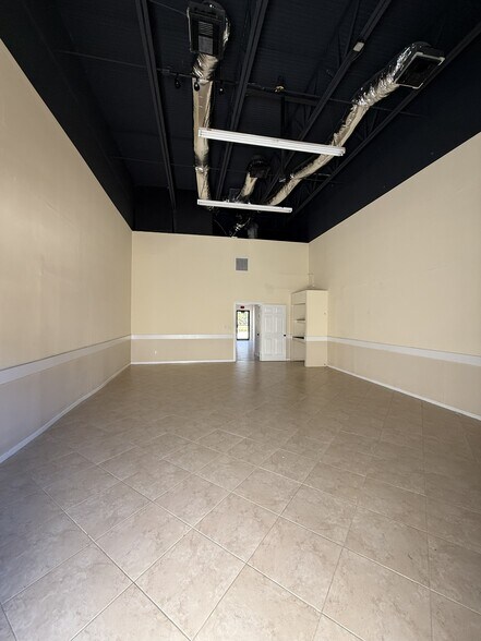 More Photos Of 1620-1646 SE Village Green Dr, Port, Port Saint Lucie Warehouse For Lease