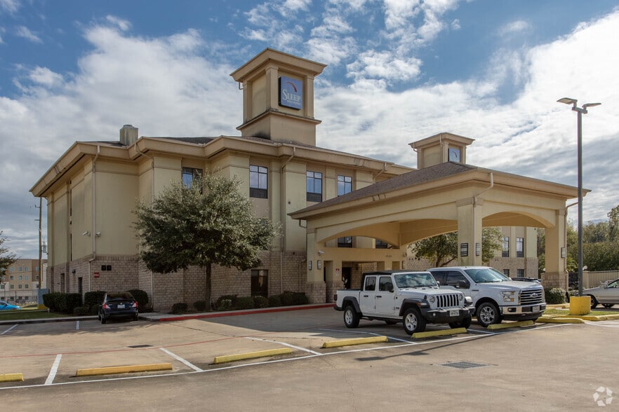 More Photos Of 18150 McKay Dr, Humble Hotel For Sale