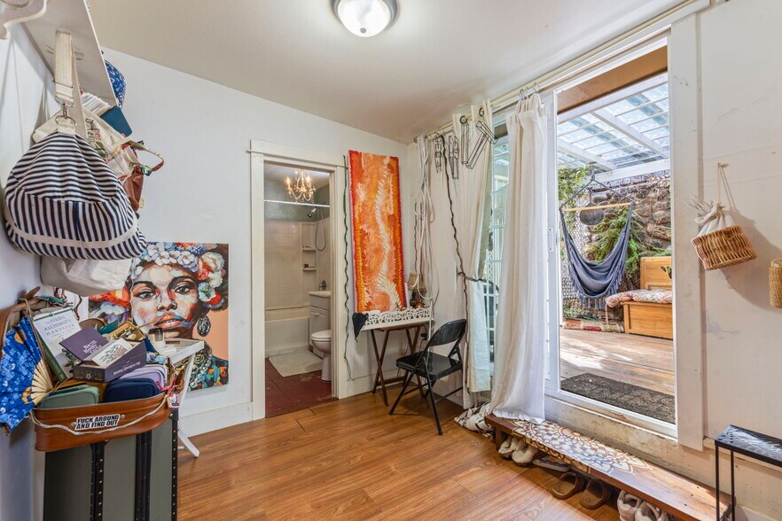 More Photos Of 145 N Market St, Wailuku Storefront Retail Residential For Lease