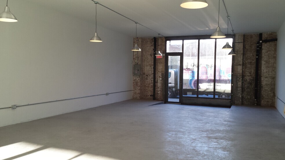 More Photos Of 39 Norman Ave, Brooklyn Showroom For Lease