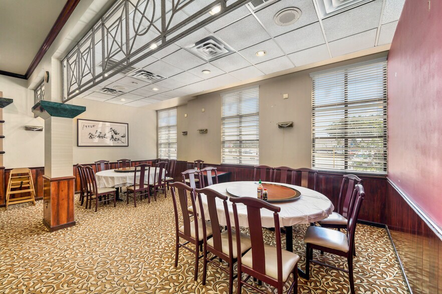 More Photos Of 2529 S 6 Hwy, Houston Restaurant For Sale