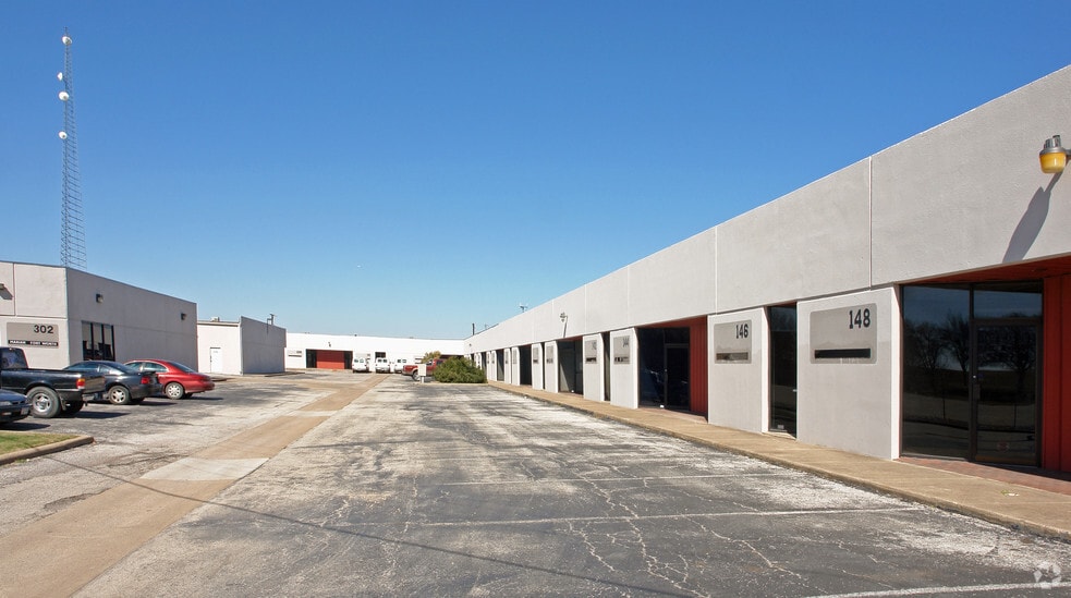 More Photos Of 1500 Northpark Dr, Fort Worth Service For Lease