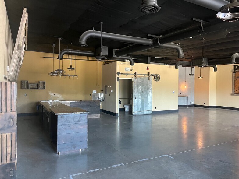More Photos Of 10121 W Clearwater, Kennewick Office For Lease