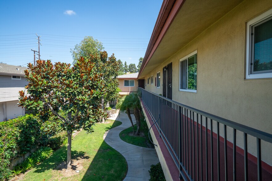 More Photos Of 383 W Wilson St, Costa Mesa Apartments For Sale