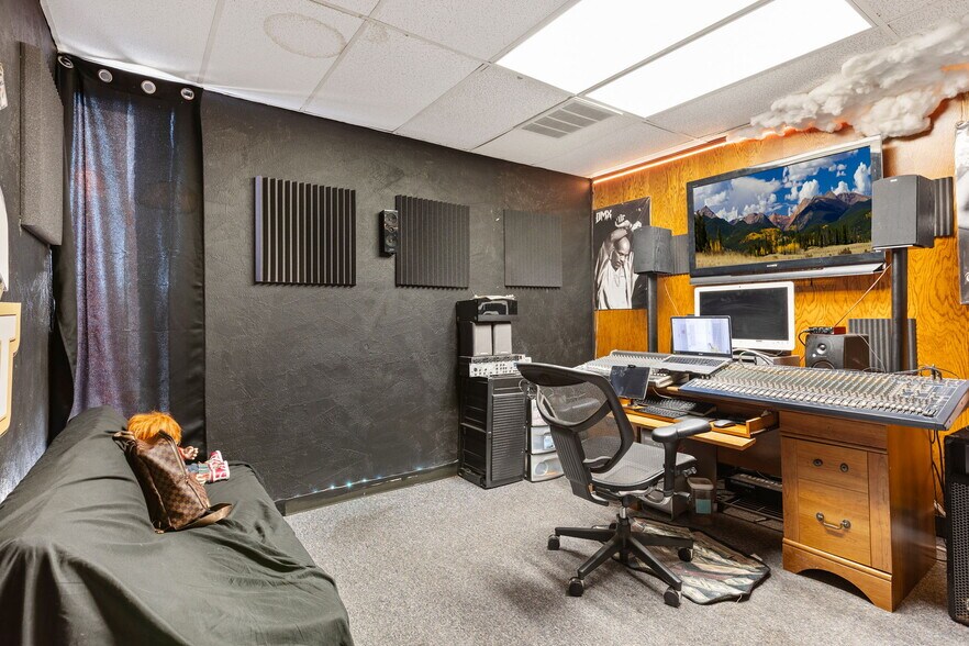 More Photos Of 1900 N Macarthur Blvd, Oklahoma City Office For Sale