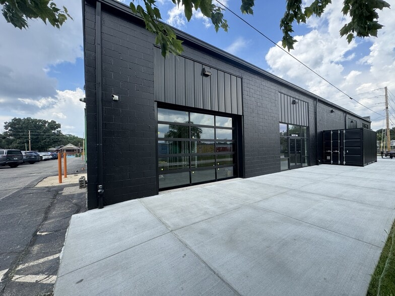 More Photos Of 5255 N Winthrop Ave, Indianapolis General Retail For Lease