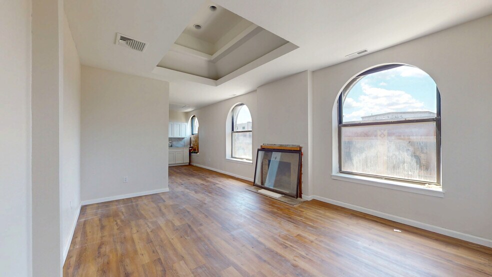 More Photos Of 68 Center St, Waterbury Storefront Retail Residential For Sale