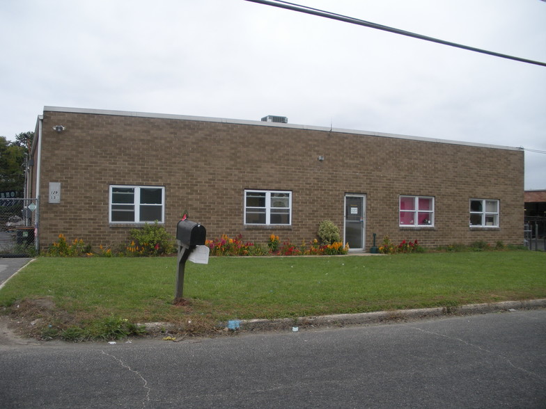 Primary Photo Of 127 Cabot St, West Babylon Warehouse For Lease