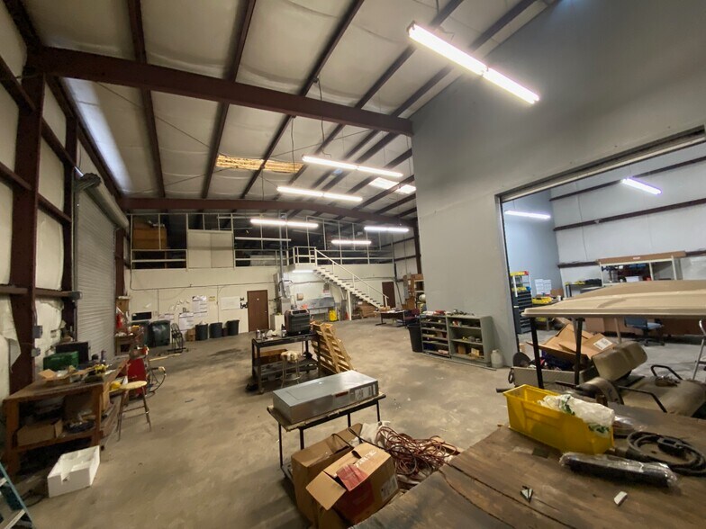 More Photos Of 4950 Washington Blvd, Beaumont Light Manufacturing For Sale