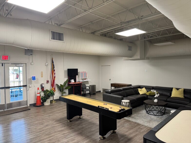 More Photos Of 7490 N 36th St, Pinellas Park Loft Creative Space For Lease