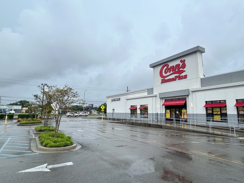 More Photos Of 5245 Veterans Memorial Blvd, Metairie Freestanding For Lease