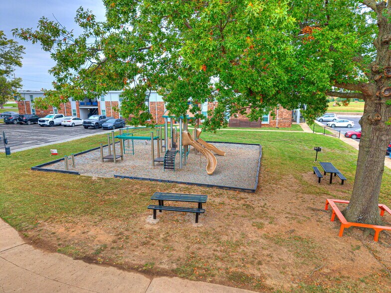 More Photos Of 1220 SE 9th St, Pryor Apartments For Sale