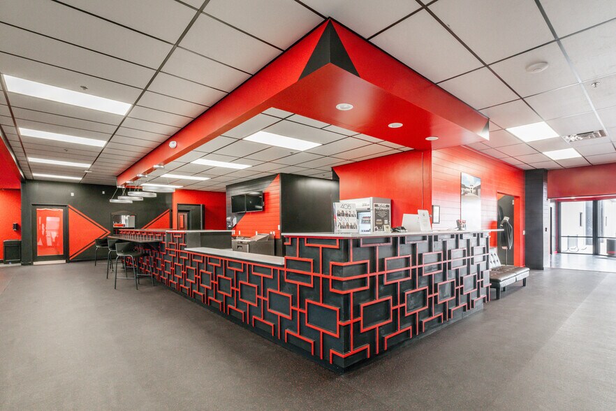 More Photos Of 3333 W Hefner Rd, Oklahoma City Sports And Entertainment For Lease