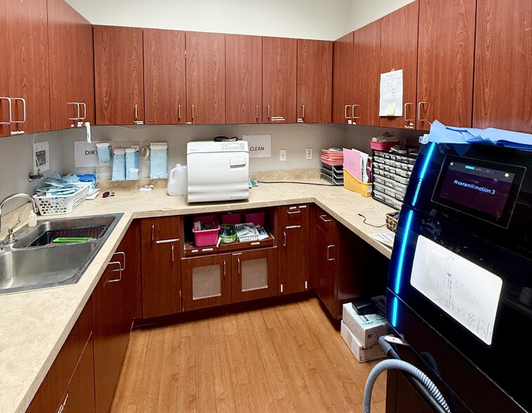 More Photos Of 2525 W Carefree Hwy, Phoenix Medical For Sale